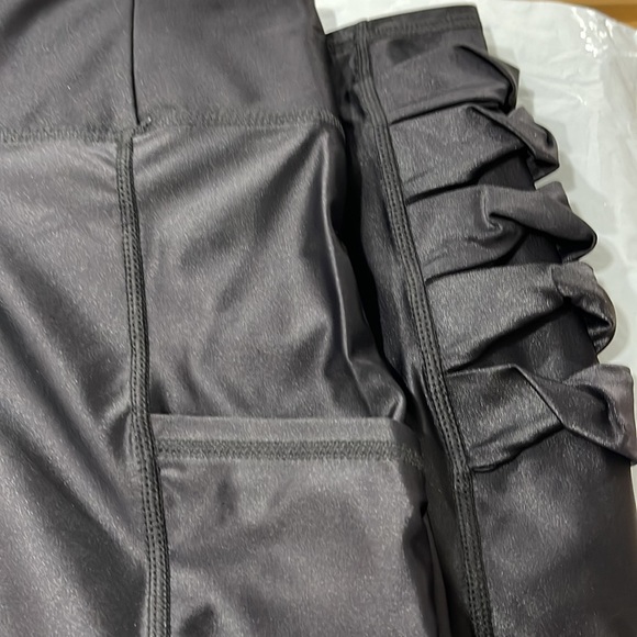 ZUDA Interlock Knit Leggings with Twist Trim Detail Medium - Picture 11 of 12